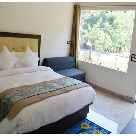 רישיקש Gurugram Resort מראה חיצוני תמונה