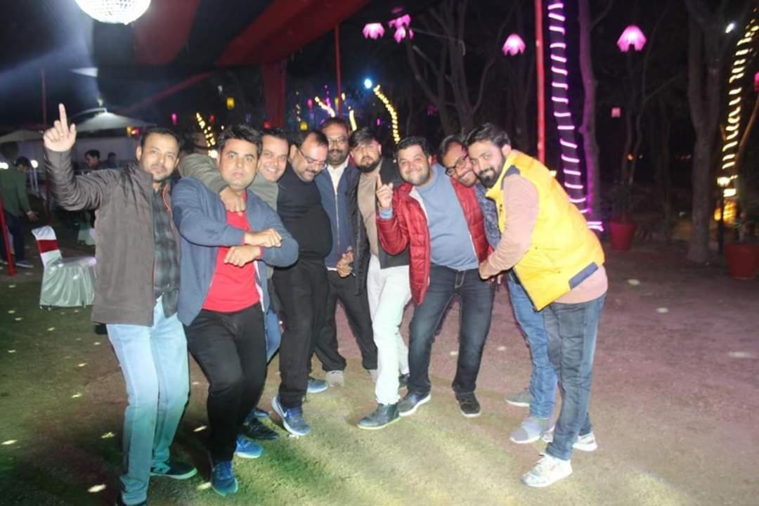 רישיקש Gurugram Resort מראה חיצוני תמונה